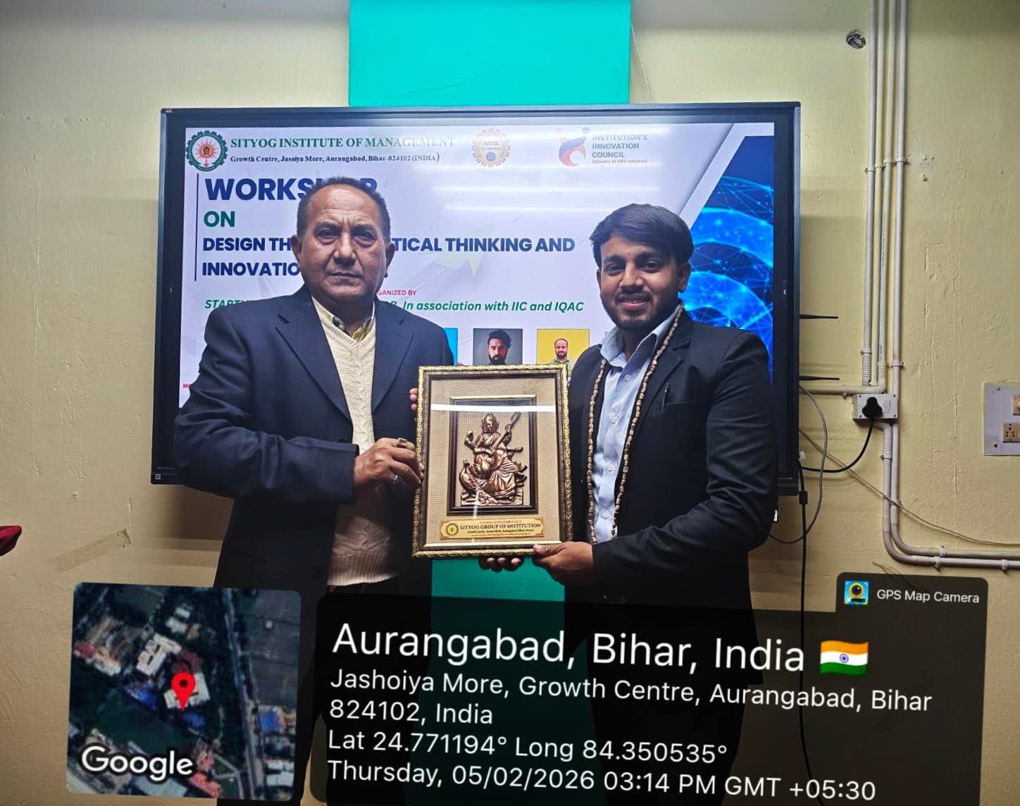 Receiving a memento after the Sityog workshop